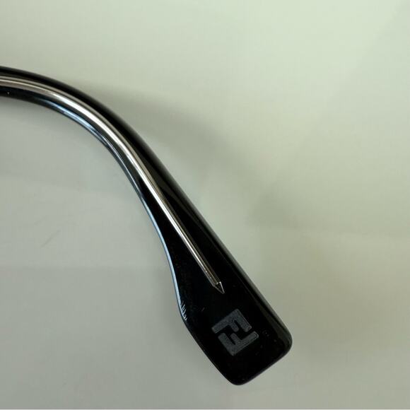 NEW!!! Fendi FE40105U 01A women sunglasses Authentic - Picture 6 of 7